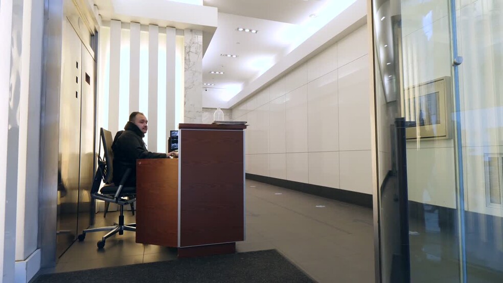 31 W 34th St, New York, NY à louer - Vidéo sur l’annonce professionnelle – Image 2 sur 11