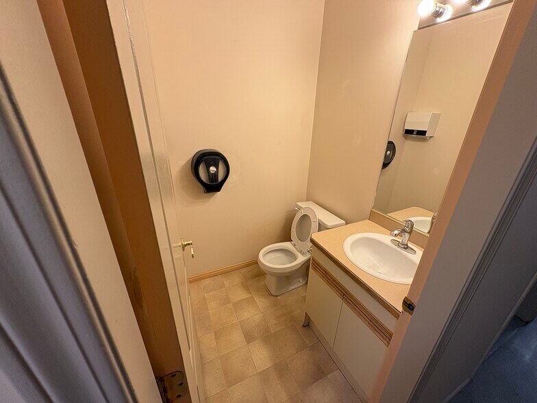 22722 Lougheed Hwy, Maple Ridge, BC à vendre - Photo intérieure – Image 3 sur 12