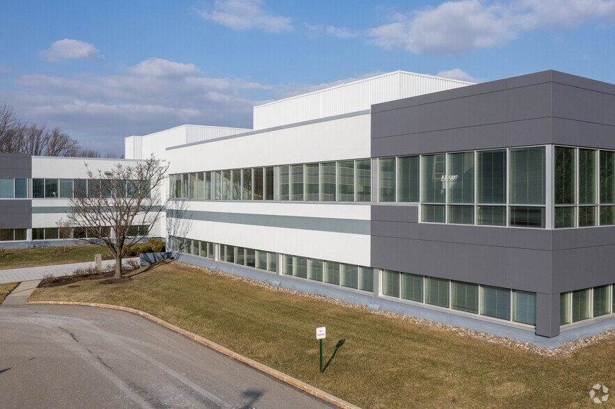 321 Norristown Rd, Ambler, PA à louer - Photo de l’immeuble – Image 2 sur 26