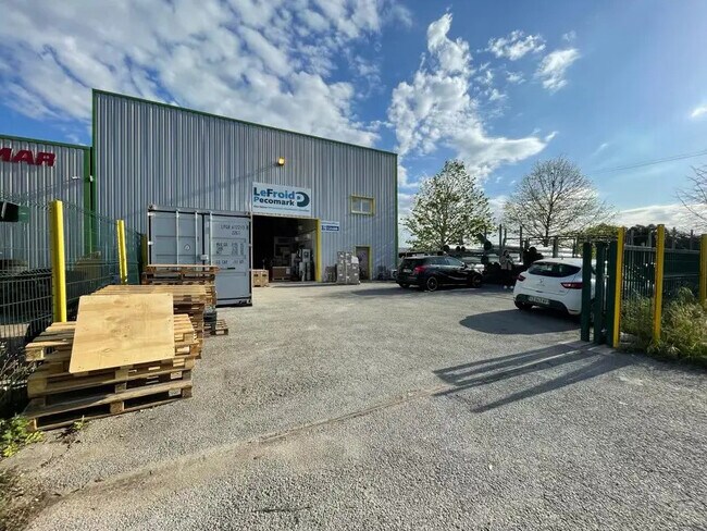 Plus de détails pour 2 Allée De Vaugrenier, Le Muy - Local d'activités à louer