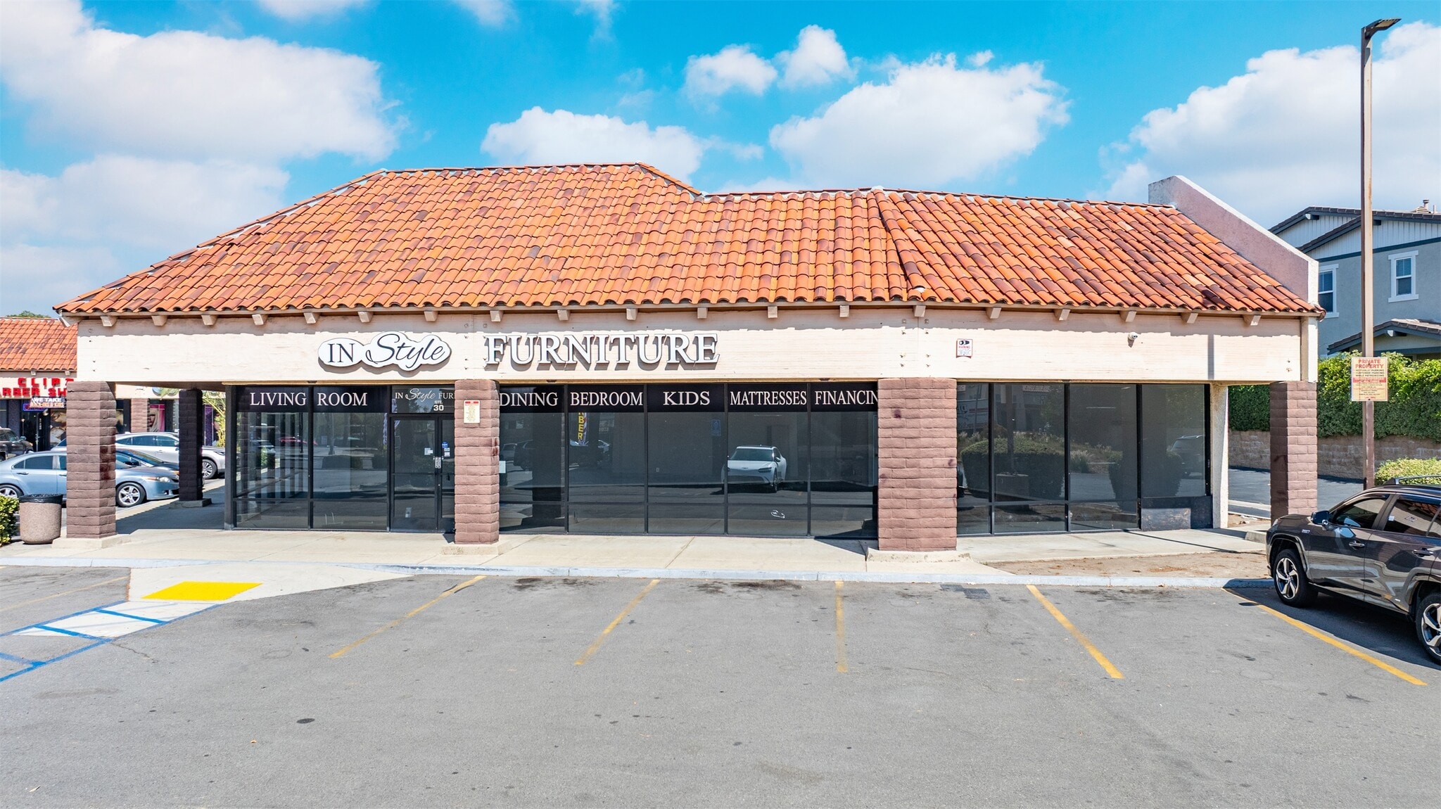 101 E Foothill Blvd, Pomona, CA à louer Photo intérieure– Image 1 sur 8