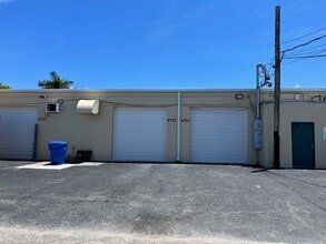 4831-4837 NE 11th Ave, Oakland Park, FL à louer Photo de l’immeuble– Image 2 sur 2