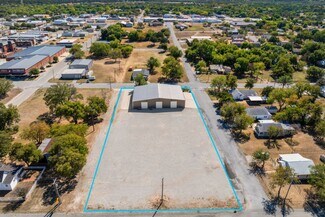 Plus de détails pour 210 W Walnut St, Nocona, TX - Industriel/Logistique à vendre