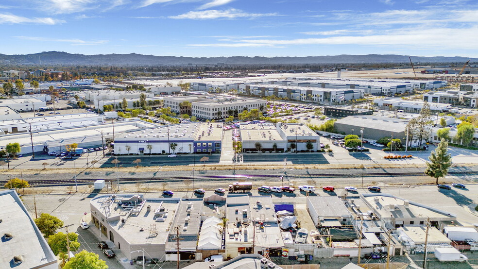 3226 N San Fernando Blvd, Burbank, CA à vendre - Photo de l’immeuble – Image 3 sur 32