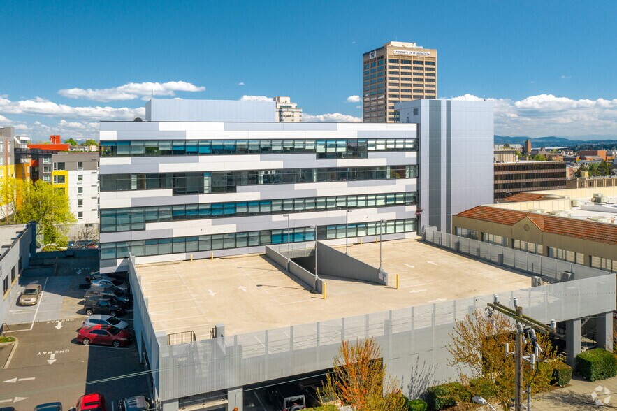 4545 Roosevelt Way NE, Seattle, WA à louer - Photo de l’immeuble – Image 2 sur 3