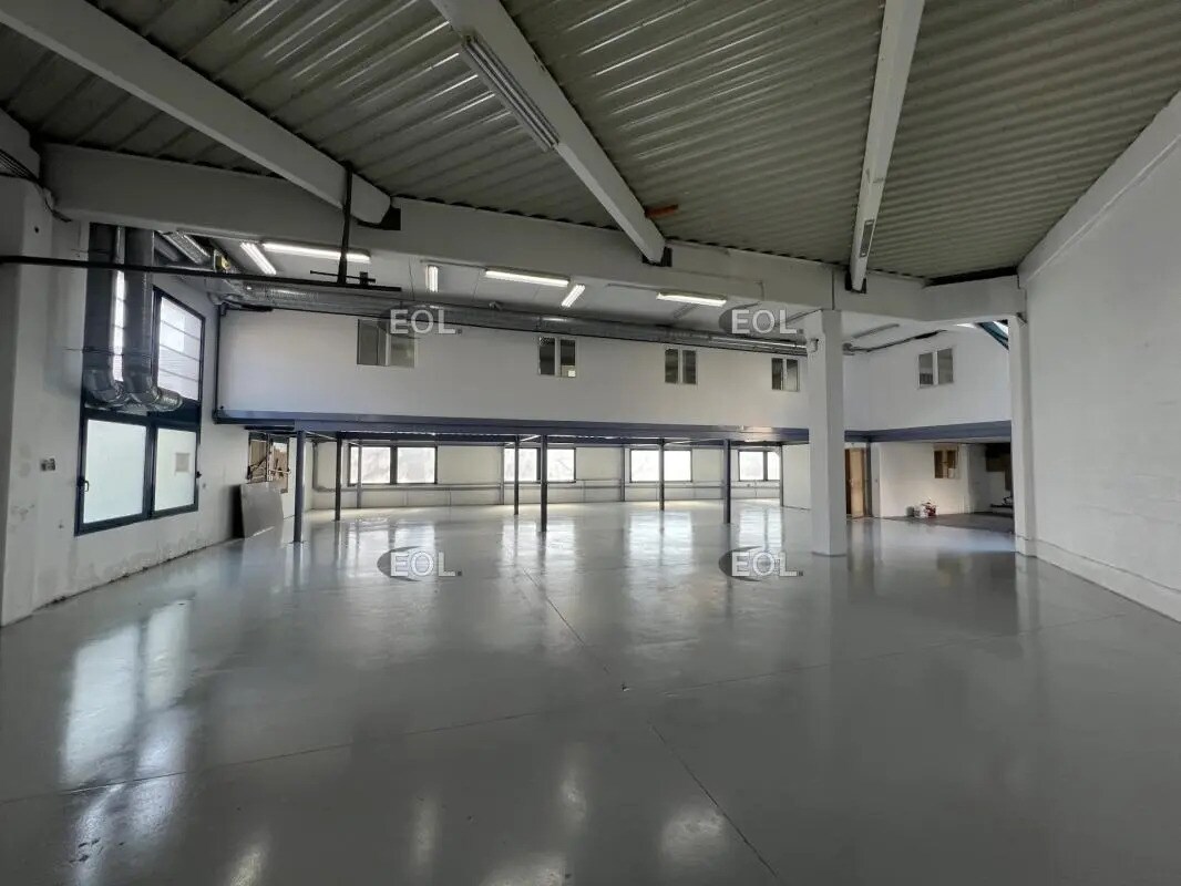 Local d'activités dans La Courneuve à vendre Photo de l’immeuble– Image 1 sur 11