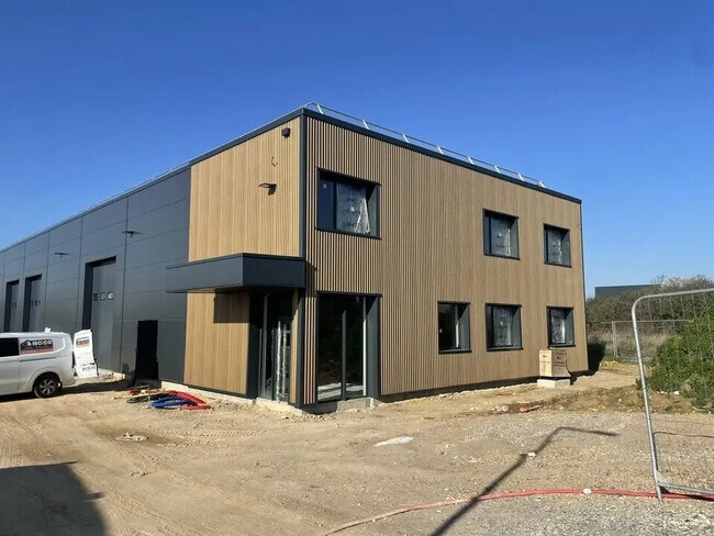 Plus de détails pour Local d'activités à louer