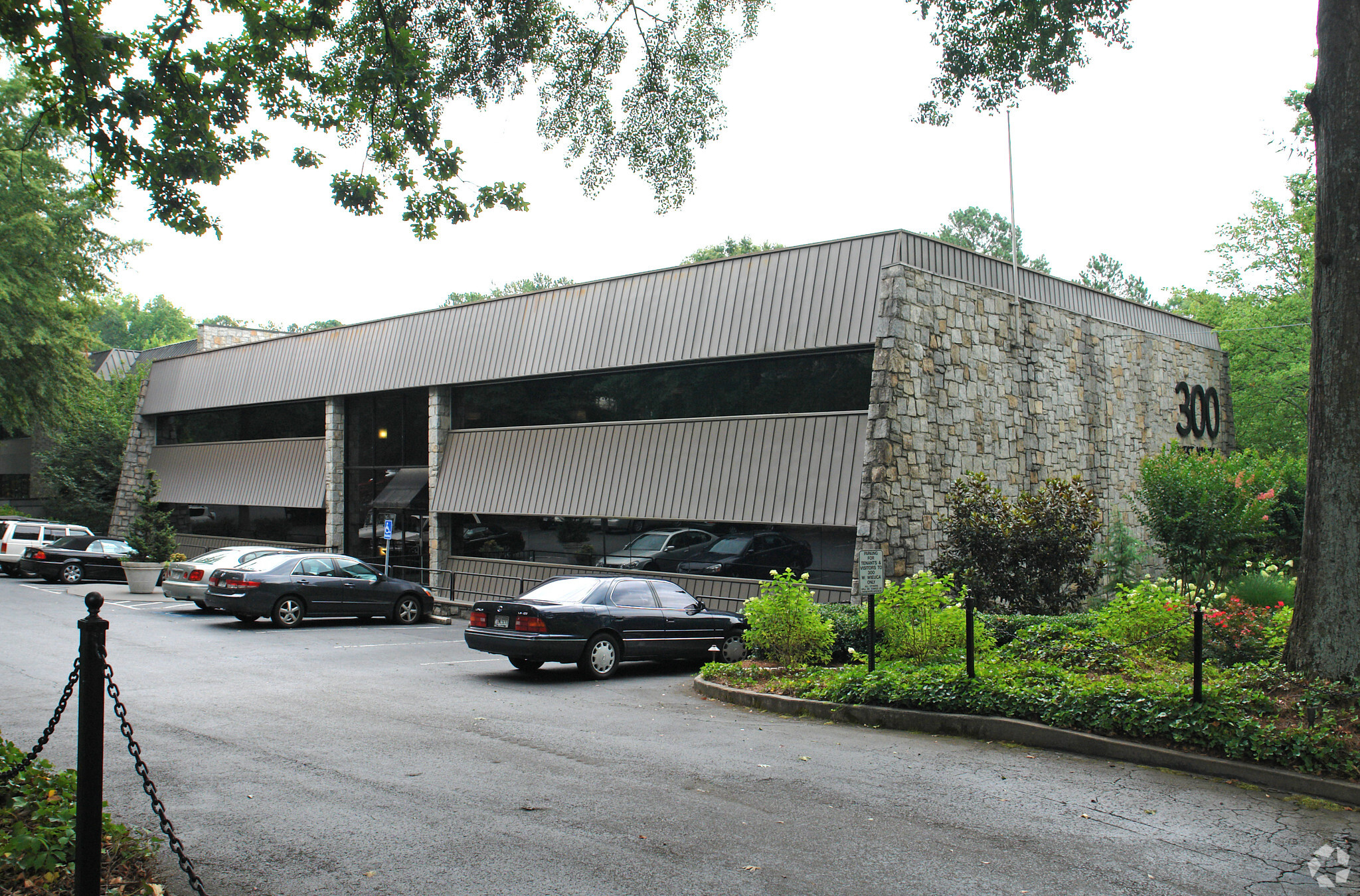 300 W Wieuca Rd NE, Atlanta, GA à louer Photo principale– Image 1 sur 4