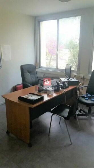 Bureau dans Nîmes à louer - Photo de l’immeuble – Image 2 sur 5