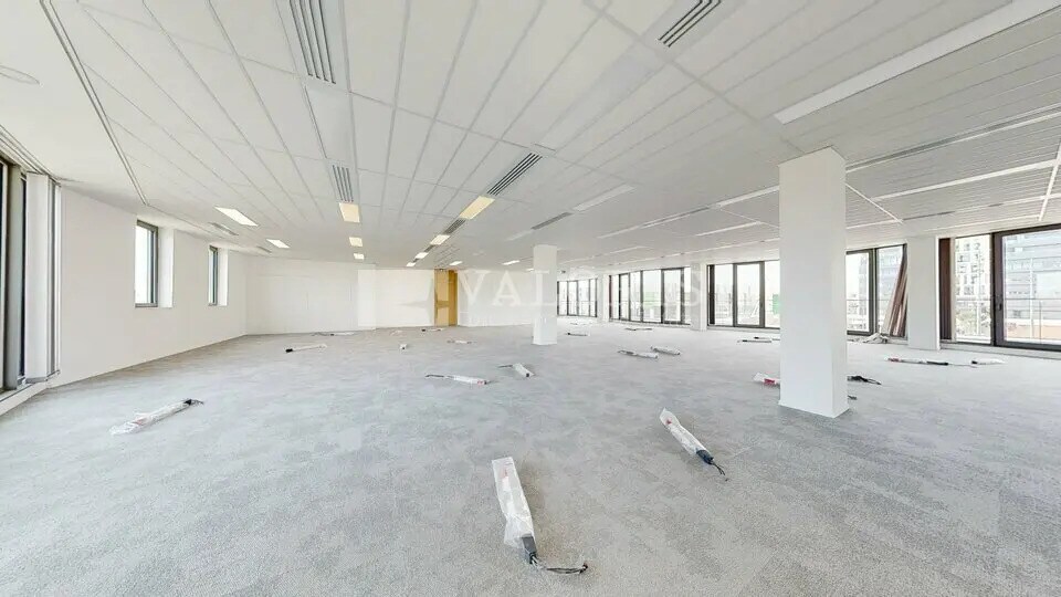 Bureau dans Vénissieux à louer - Photo de l’immeuble – Image 2 sur 11