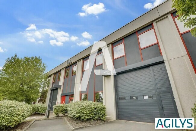 Plus de détails pour Local d'activités à louer