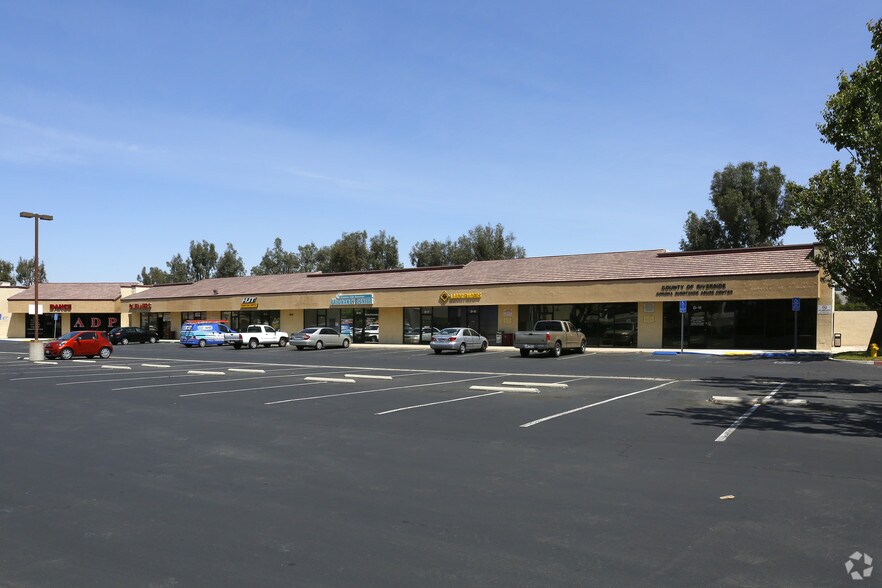623 N Main St, Corona, CA à louer - Photo de l’immeuble – Image 3 sur 20