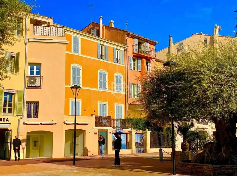 Local commercial dans Saint-Tropez à vendre - Photo de l’immeuble – Image 2 sur 3