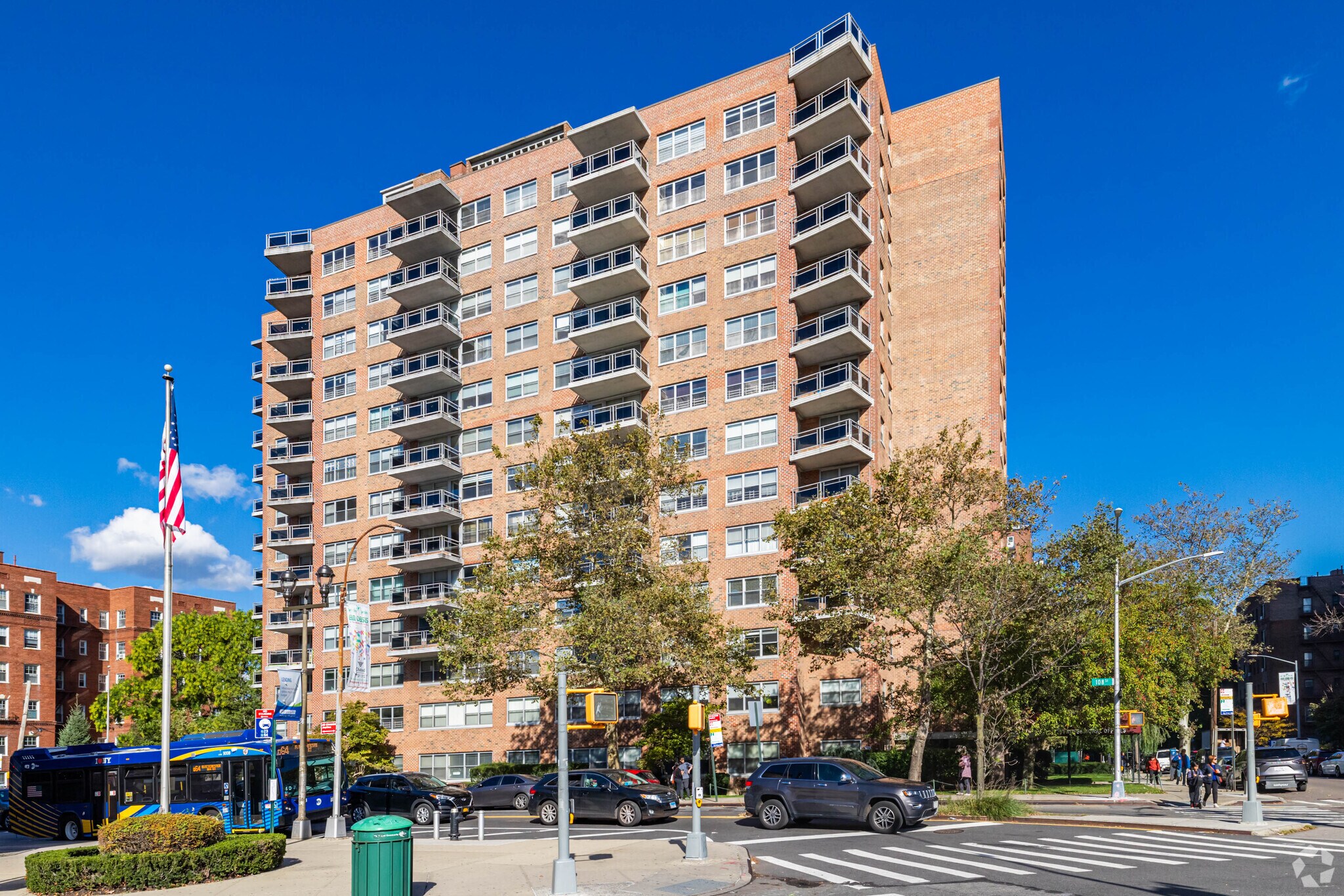 7031 108th St, Forest Hills, NY à louer Photo principale– Image 1 sur 14