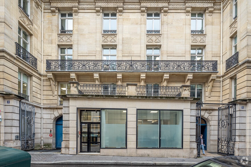 3-5 Rue Saint-Georges, Paris à louer - Photo de l’immeuble – Image 2 sur 5