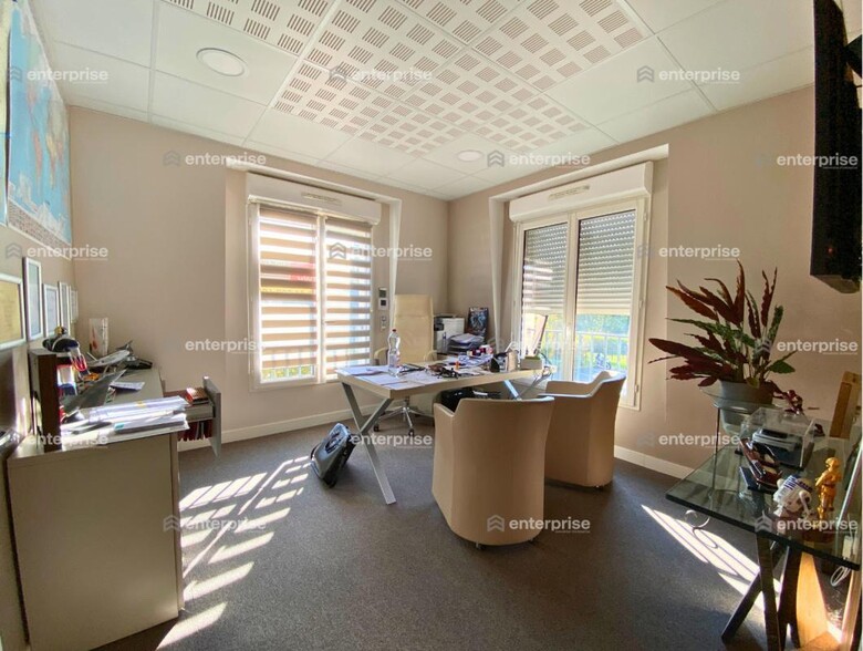Bureau dans Vineuil-Saint-Firmin à vendre - Photo intérieure – Image 2 sur 7