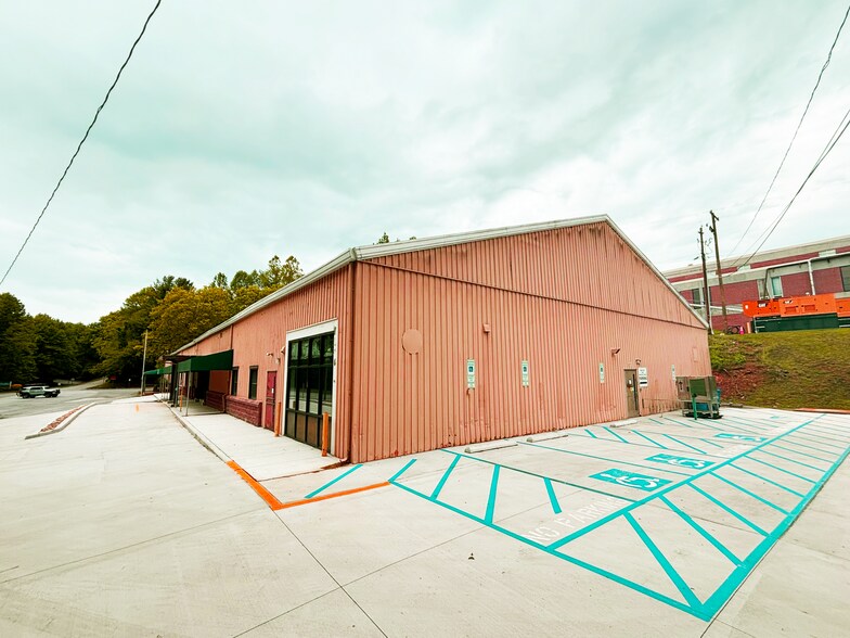 68 Sweeten Creek Rd, Asheville, NC à louer - Photo de l’immeuble – Image 3 sur 5