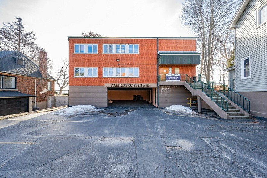 2122 Lakeshore Rd, Burlington, ON à vendre - Photo de l’immeuble – Image 3 sur 19