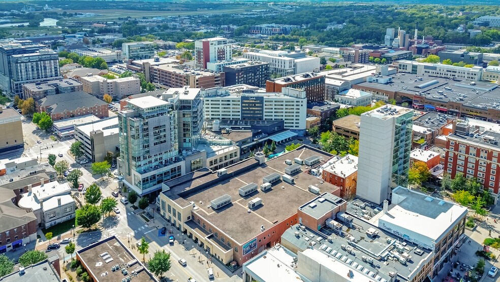 221 E College St, Iowa City, IA à vendre - Photo de l’immeuble – Image 3 sur 7