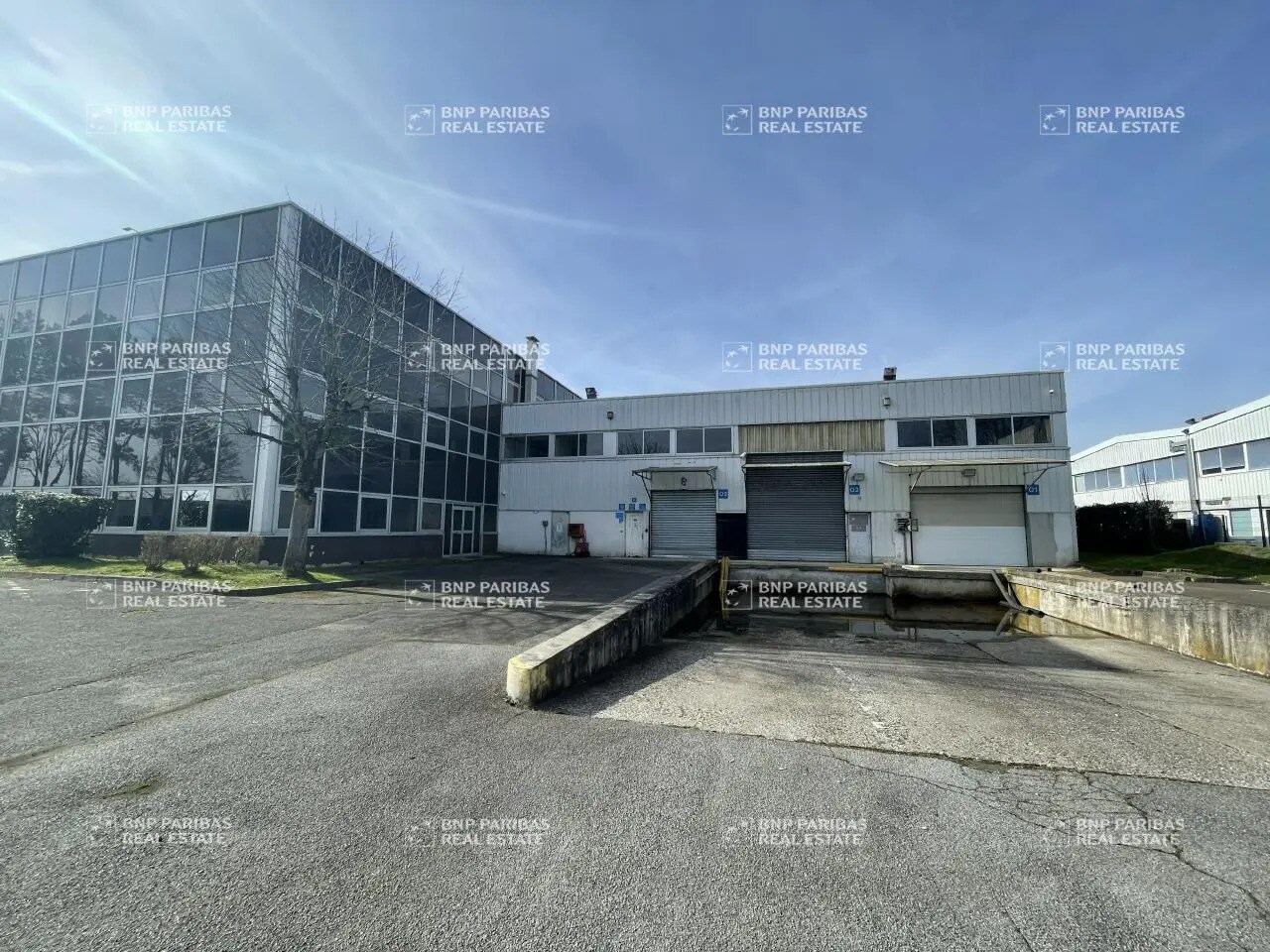 Bureau dans Buc à louer Photo de l’immeuble– Image 1 sur 20