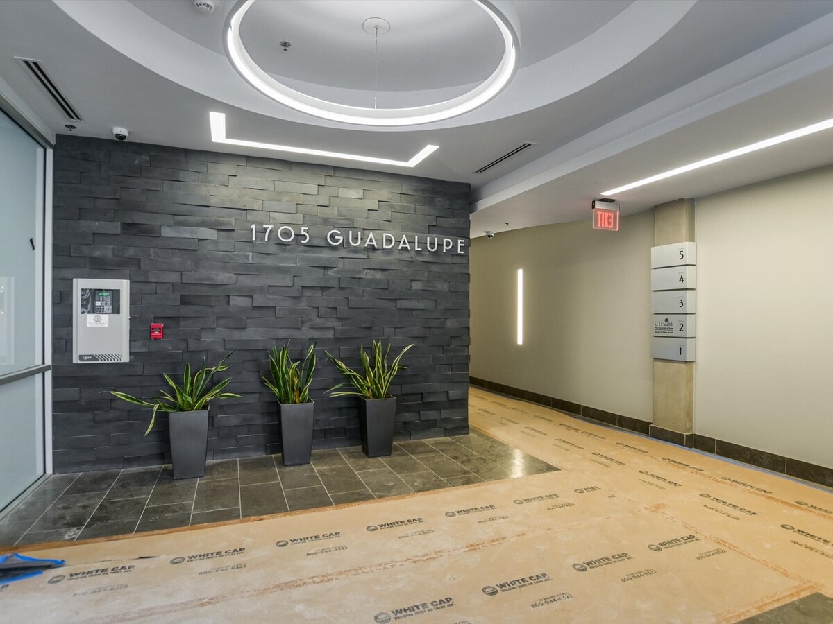 1705 Guadalupe St, Austin, TX 78701 - Lot 300 - - Photo intérieure - Image 1 of 1
