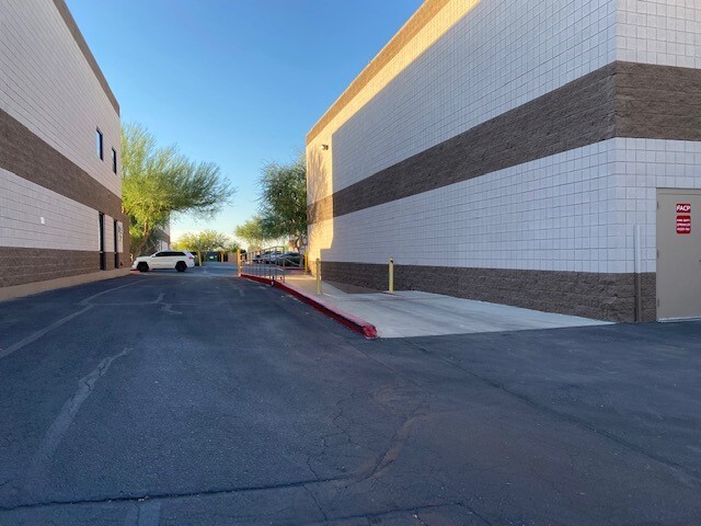 23025 N 15th Ave, Phoenix, AZ à louer - Photo de l’immeuble – Image 2 sur 8