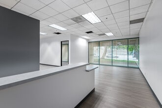 5550 Topanga Canyon Blvd, Woodland Hills, CA à louer Photo intérieure– Image 2 sur 7