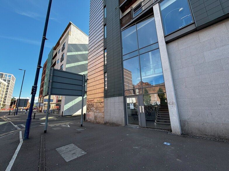 Oldham Rd, Manchester à louer - Photo de l’immeuble – Image 2 sur 9