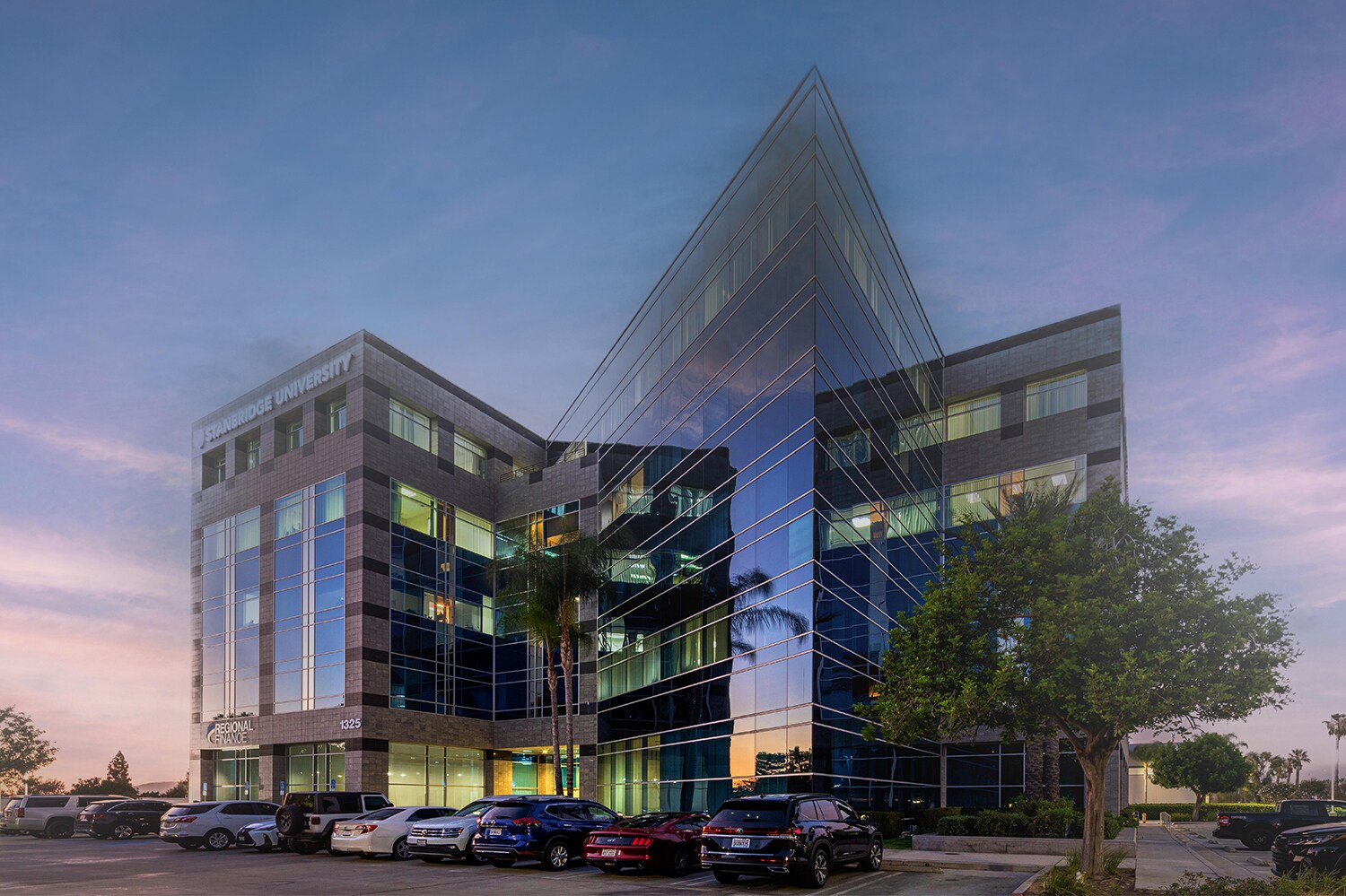 1325 Spruce St, Riverside, CA à vendre Photo de l’immeuble– Image 1 sur 22