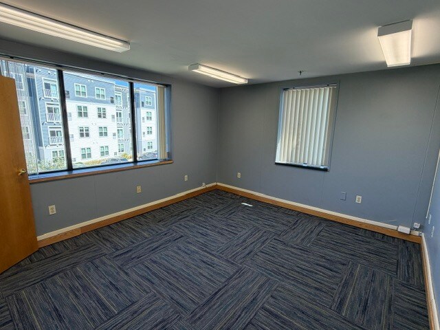 385 Court St, Plymouth, MA à louer - Photo de l’immeuble – Image 2 sur 13