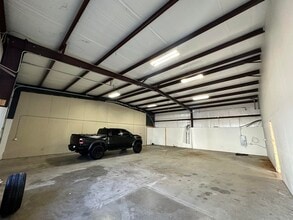 12801 Harmon Rd, Fort Worth, TX à louer Photo intérieure– Image 2 sur 2