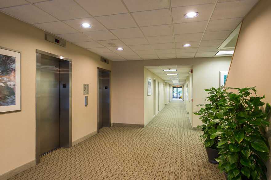 299 Market St, Saddle Brook, NJ à louer - Photo intérieure – Image 3 sur 8