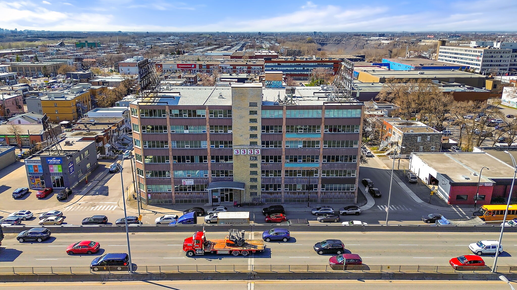 3333 Boul Crémazie E, Montréal, QC à louer Photo principale– Image 1 sur 14