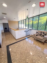 16952 Ventura Blvd, Encino, CA à louer Photo intérieure– Image 1 sur 12