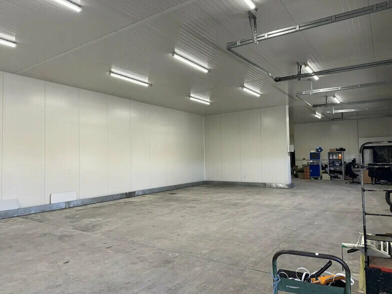 Local d'activités dans Châteaurenard à vendre - Photo intérieure – Image 2 sur 8