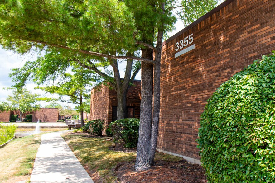 3365 N Arlington Heights Rd, Arlington Heights, IL à louer - Photo de l’immeuble – Image 3 sur 12