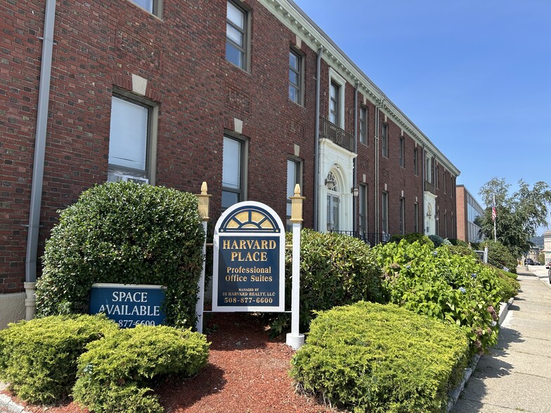 35 Harvard St, Worcester, MA à louer - Photo de l’immeuble – Image 1 sur 22
