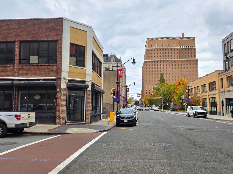 144 Washington St, Newark, NJ à louer - Photo de l’immeuble – Image 2 sur 6