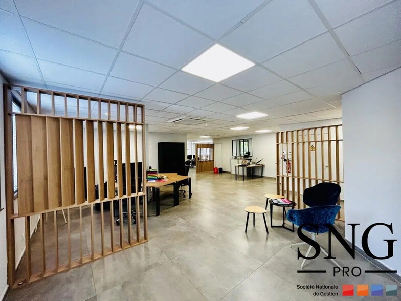 Bureau dans Martigues à louer - Photo de l’immeuble – Image 3 sur 22