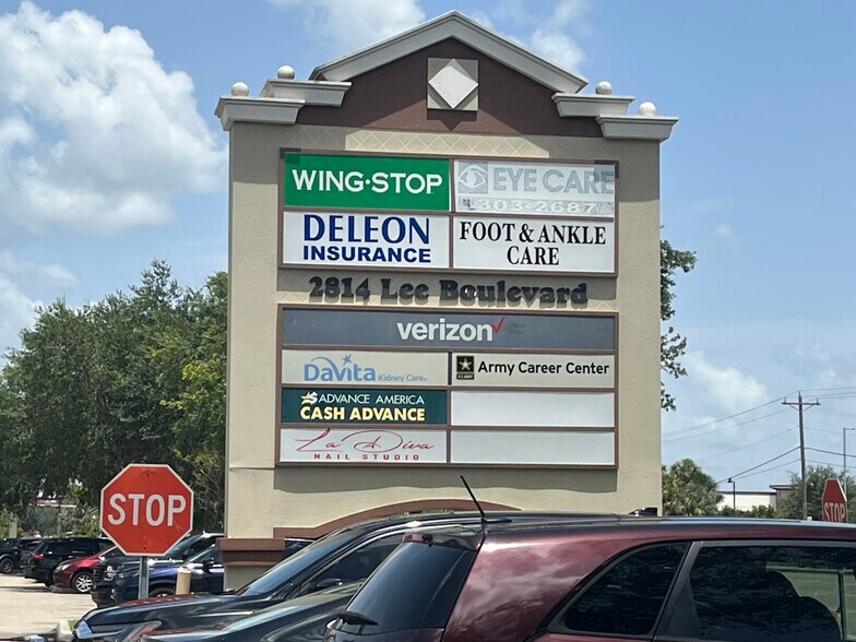 2814 Lee Blvd, Lehigh Acres, FL à vendre - Photo de l’immeuble – Image 3 sur 13