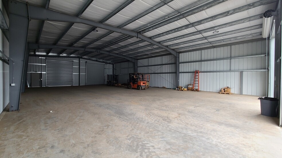 8186 River Rd NE, Keizer, OR à louer - Photo intérieure – Image 3 sur 7