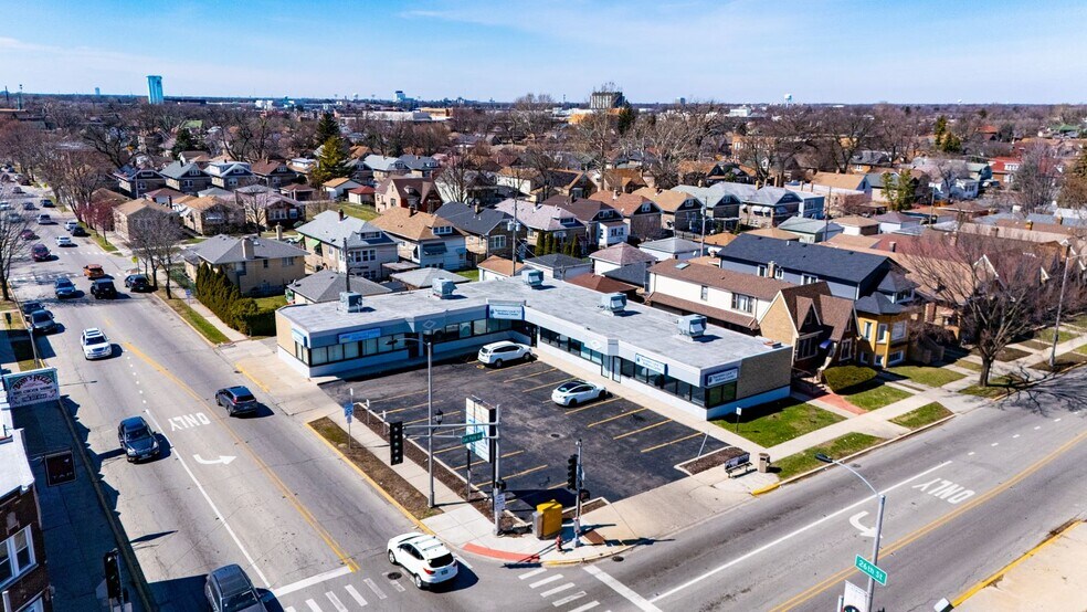2550 S Oak Park Ave, Berwyn, IL à vendre - Photo principale – Image 1 sur 1