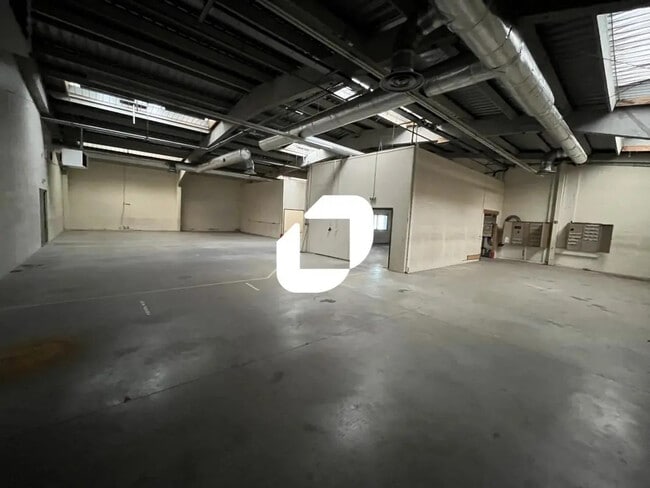 Plus de détails pour Local d’activités à vendre