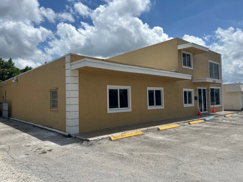 6300-6306 Pembroke, Miramar, FL à vendre - Photo de l’immeuble – Image 2 sur 11