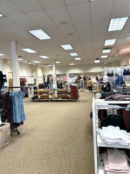 17 N Frederick Ave, Oelwein, IA à vendre - Photo de l’immeuble – Image 3 sur 4