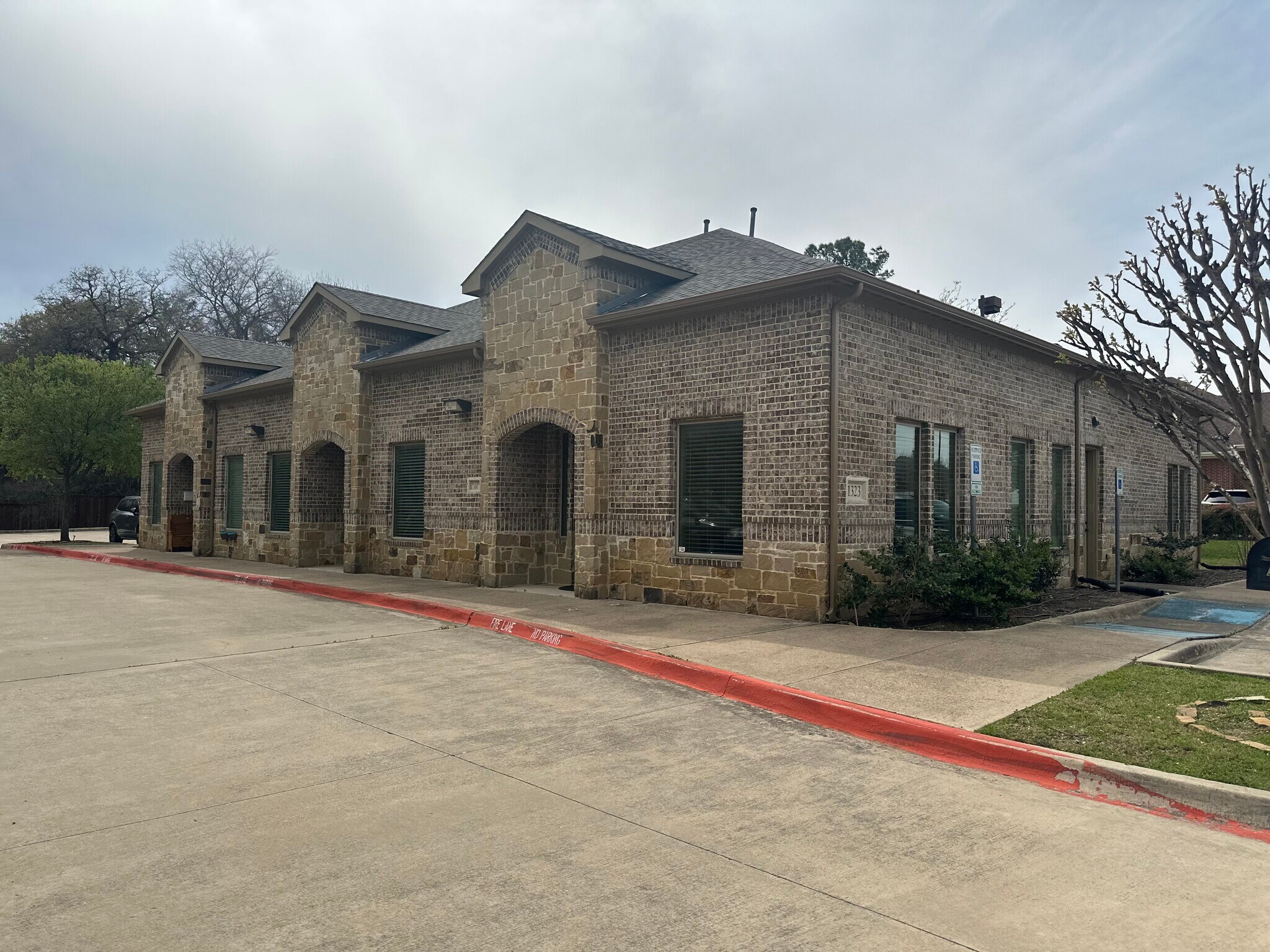 1323 W Northwest Hwy, Grapevine, TX à louer Photo principale– Image 1 sur 7