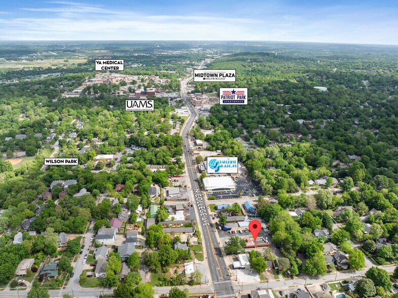 514 N College Ave, Fayetteville, AR à vendre - Photo de l’immeuble – Image 3 sur 25