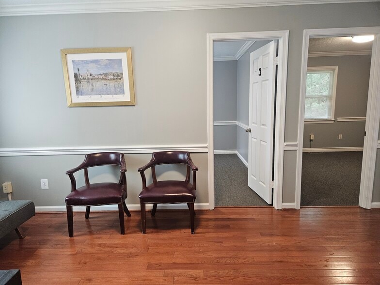 6055 Arlington Blvd, Falls Church, VA à louer - Photo de l’immeuble – Image 3 sur 12