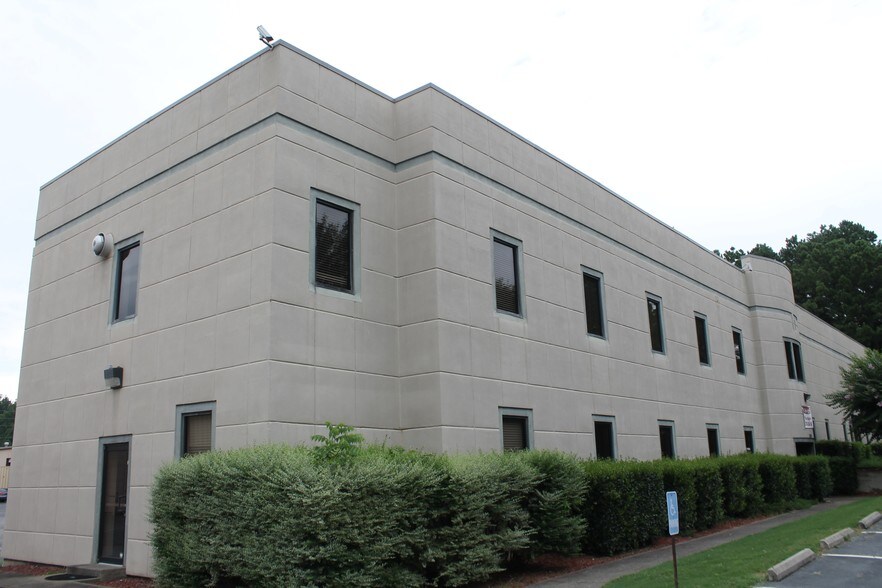 1350 Tidwell Dr, Alpharetta, GA à louer - Photo de l’immeuble – Image 2 sur 16