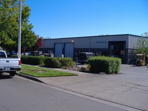 7850 NE Nicholas Ct, Hillsboro, OR à louer Photo de l’immeuble– Image 1 sur 1